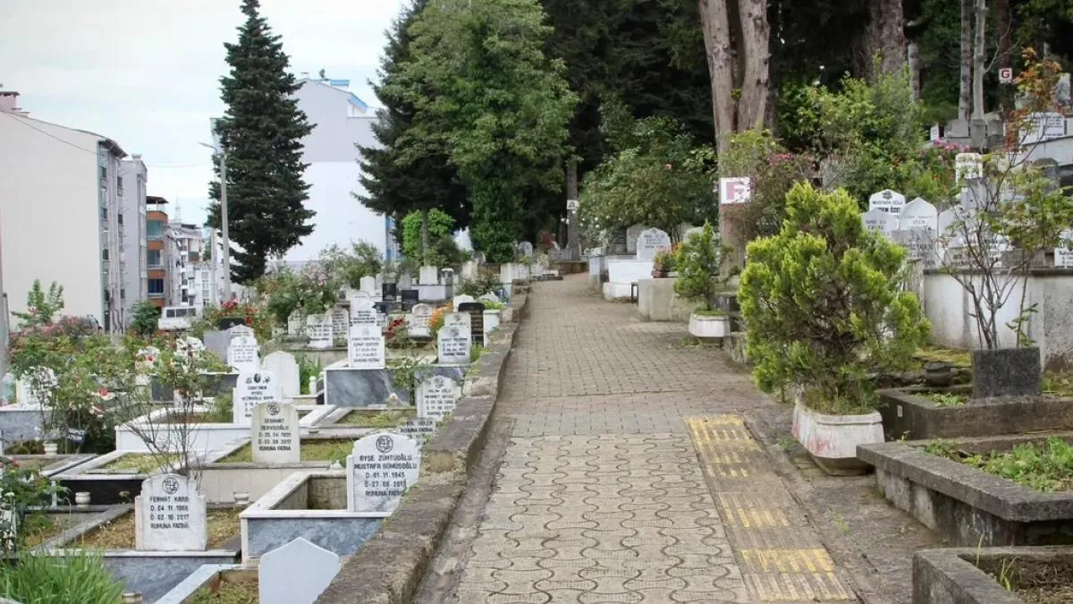 Giresun’da mezarlıklar bayrama hazır