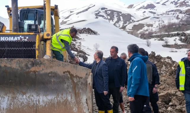 Hakkâri–Van yolunda seferberlik… Heyelan sonrası çalışmalar sürüyor