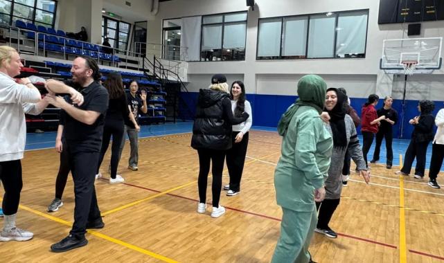 İstanbul Maltepe’de kadınlara öz savunma eğitimi
