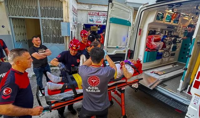İzmir’de apartman boşluğuna düşen vatandaşı itfaiye kurtardı