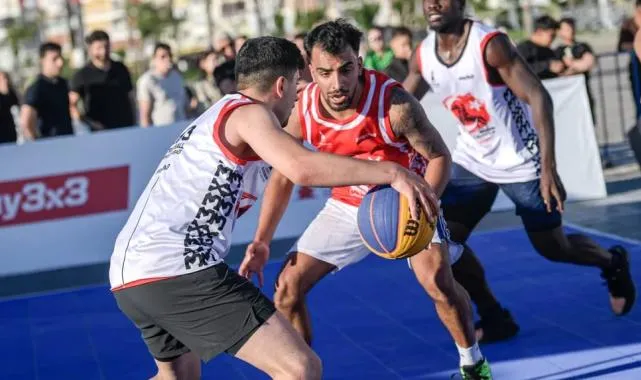 İzmir’de potalar Gündoğdu’da kuruldu