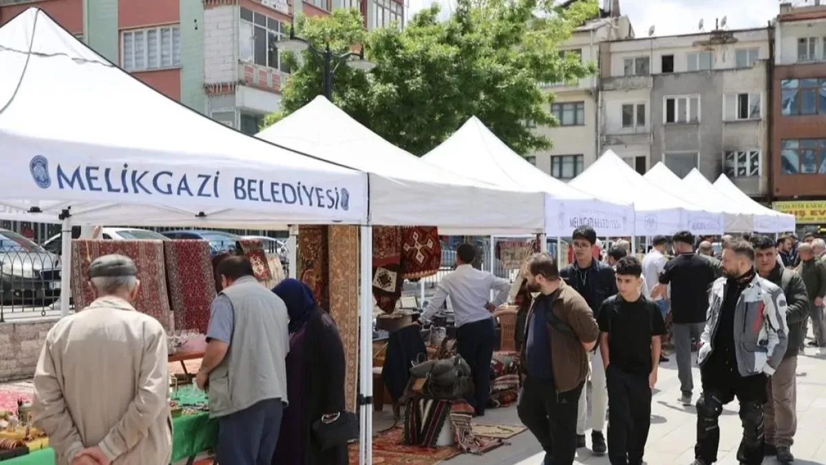 Kayseri Melikgazi Antika Pazarı’na büyük ilgi