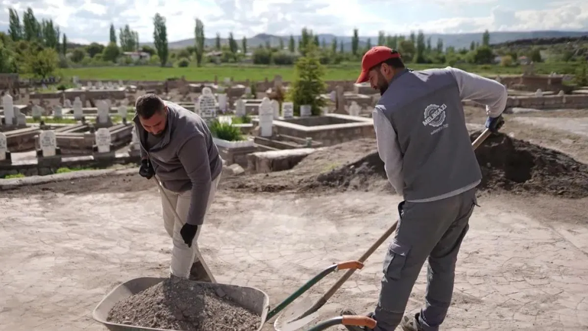 Kayseri Melikgazi’de mezarlıklar bayrama hazır