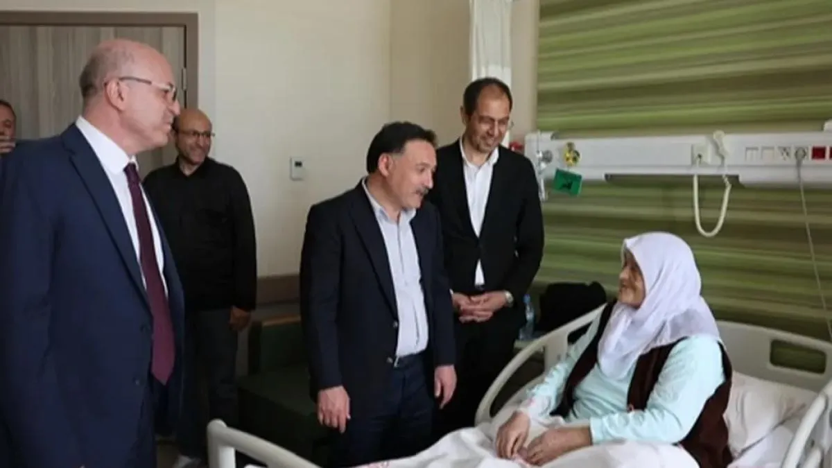 Kayseri Valisi Çiçek hastalarla bayramlaştı