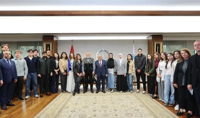 Kayseri’deki Türk Dünyası gençlerinden Başkan Büyükkılıç’a ziyaret