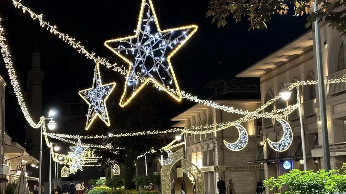 Konya bayram coşkusunu şehir süslemelerine yansıttı