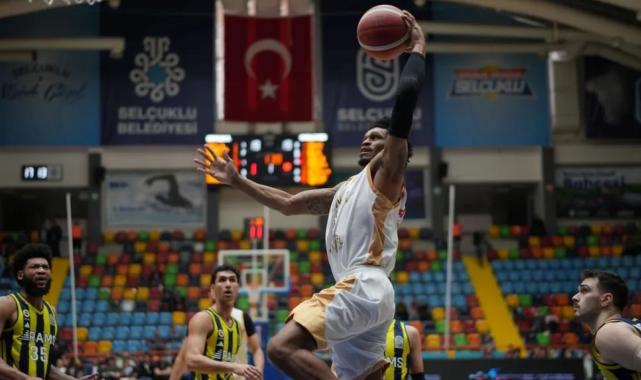 Konya Büyükşehir Play-Off’a galibiyetle başladı