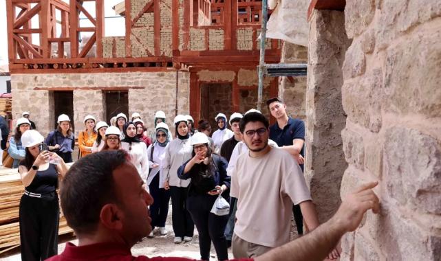 Konya’da mimarlık öğrencilerinden Arasta incelemesi