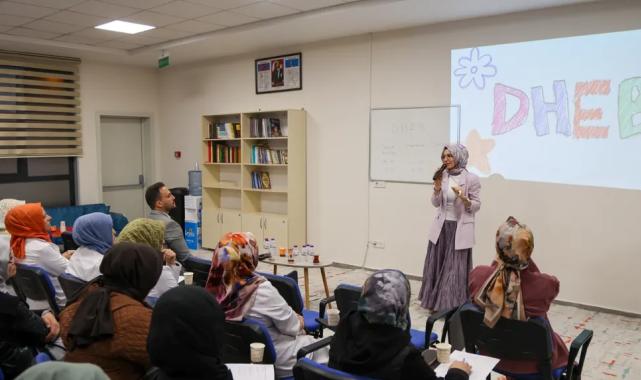 Konya’da Çocuk Mektebi’nde ailelere eğitim semineri