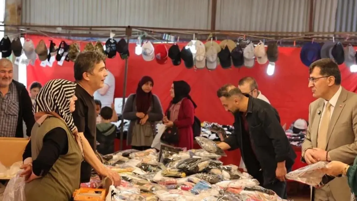 Kütahya’da Başkan Kahveci’den Bayram Pazarı’na ziyaret