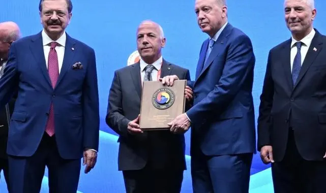 TOBB’dan Artvin Ticaret Borsası Başkanı Akyürek’e hizmet şeref plaketi