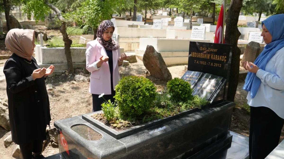 Ankara Keçiören’de Abdurrahim Karakoç’un kabri yenilendi