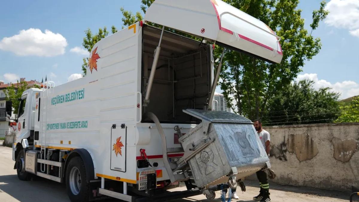 Ankara Keçiören’de konteynerler tek tek yıkanıyor
