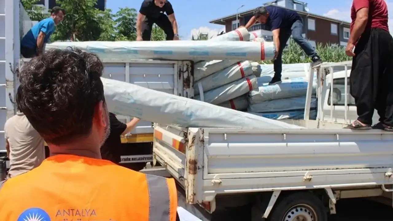 Antalya Büyükşehir’den Gazipaşalı üreticilere naylon desteği
