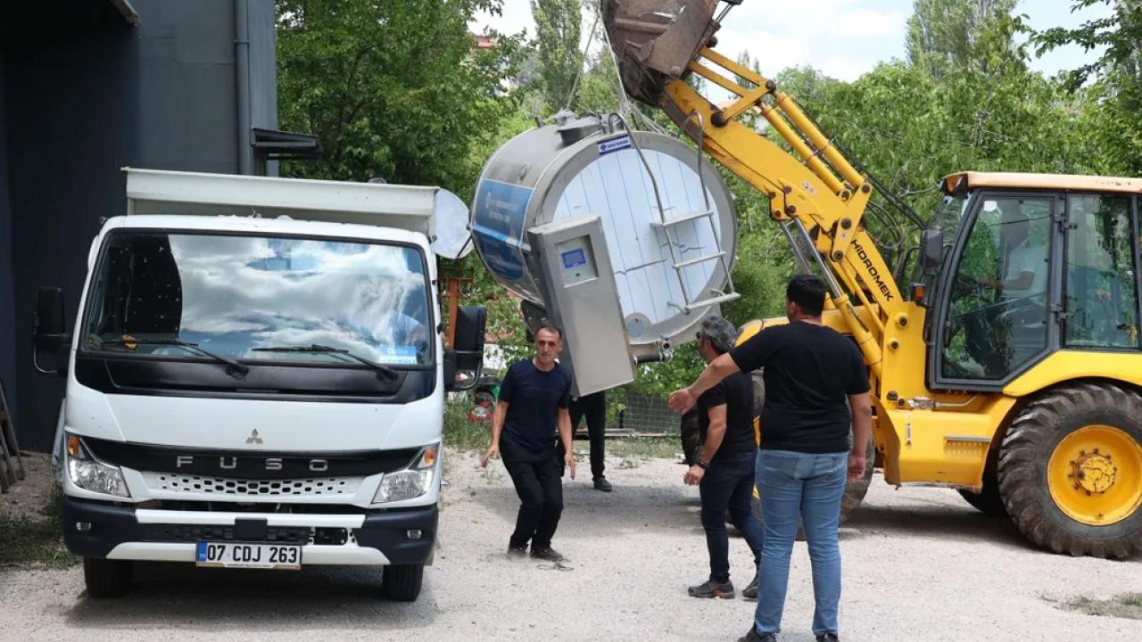 Antalya’da Kaş Sütleğen’e 4 tonluk süt soğutma tankı