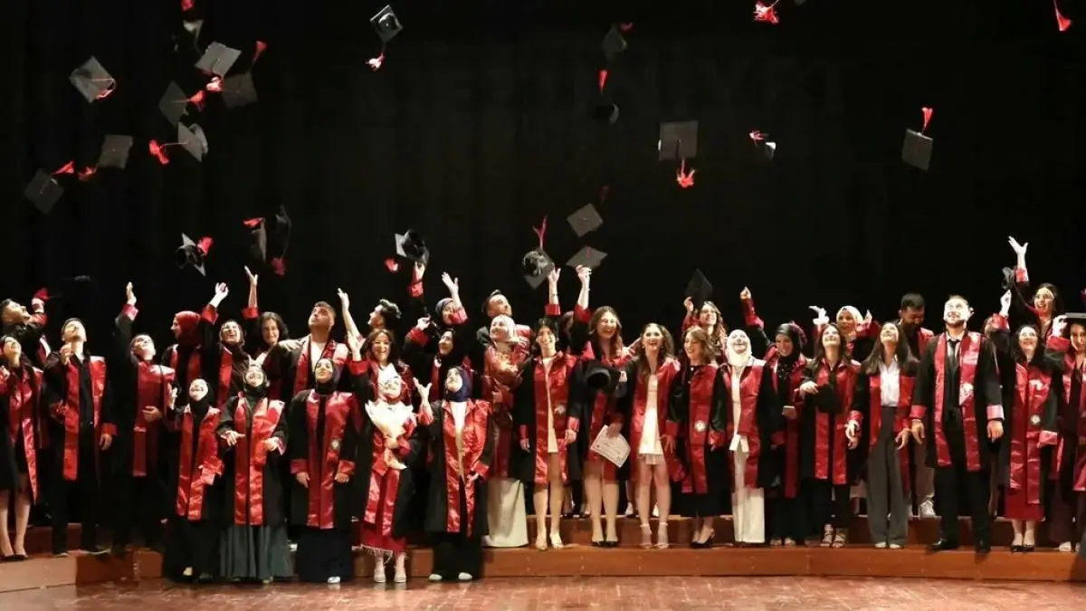 Artvin Çoruh Üniversitesi’nde mezuniyet coşkusunu yaşandı