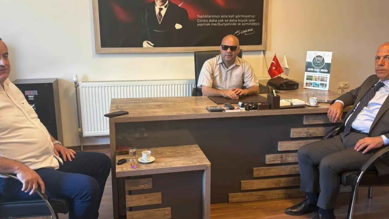Artvin Ticaret Borsası Heyeti’nden görme engelli üyelerine anlamlı ziyaret
