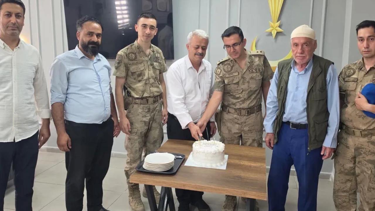 Batman Sason’da şehit ailelerinden Jandarma’ya anlamlı ziyaret