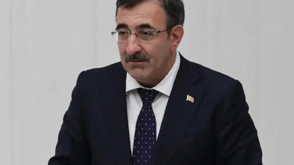 Cevdet Yılmaz: Türkiye ekonomisi küresel risklere rağmen dayanıklılığını koruyor