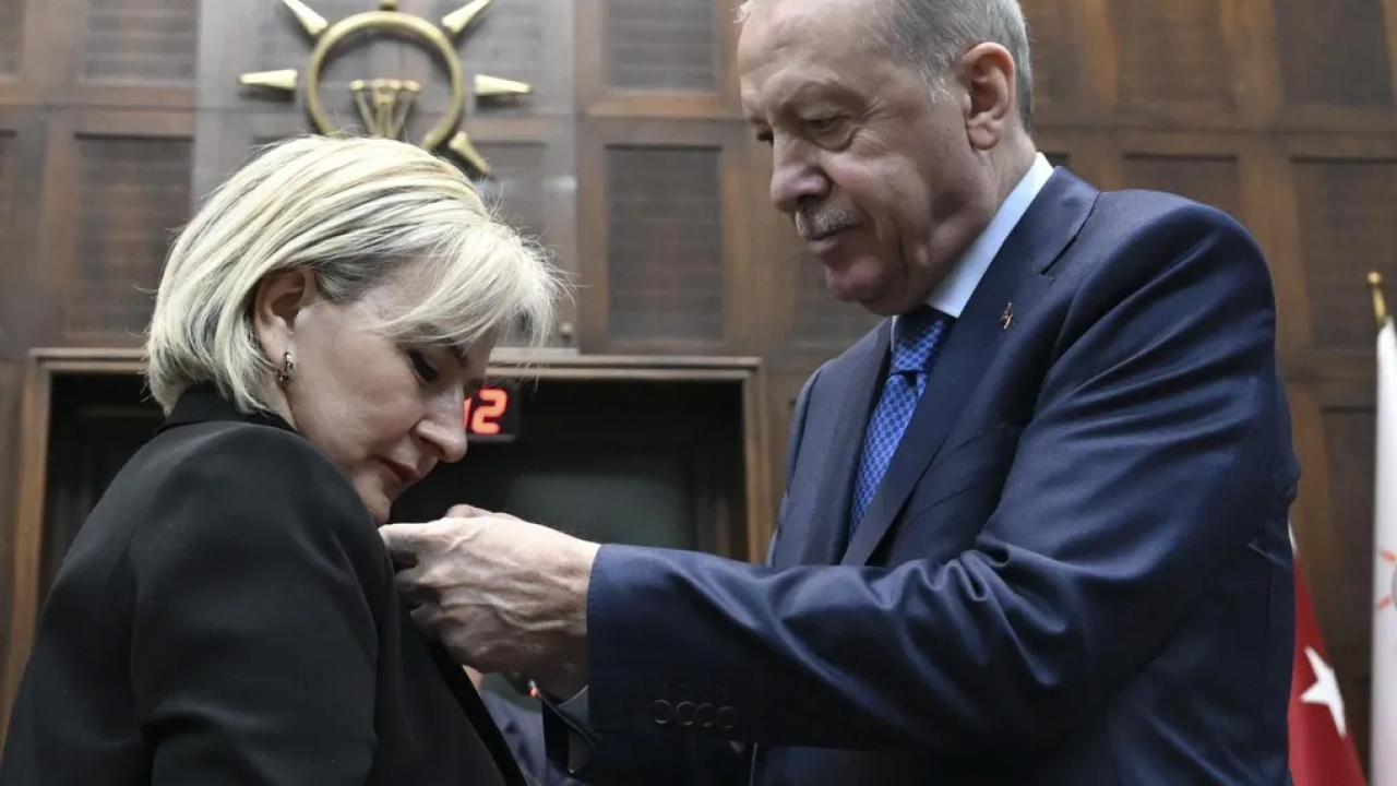 CHP’den istifa eden Nimet Özdemir AK Parti’ye katıldı