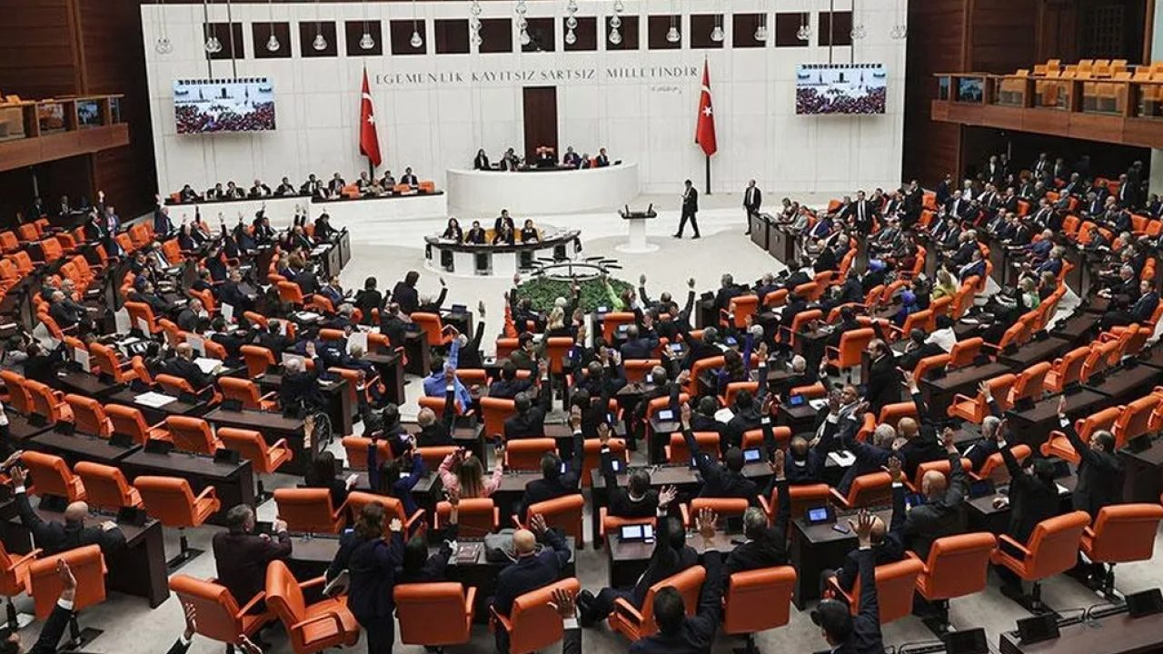 Emniyet, basın ve vergi düzenlemelerini içeren kanun teklifi yasalaştı