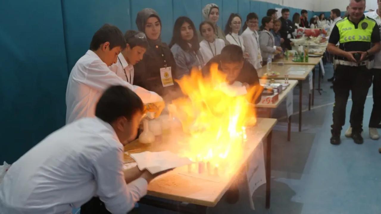 Erzurum Narman’da öğrenciler eğitsel şenlikte hünerlerini sergiledi