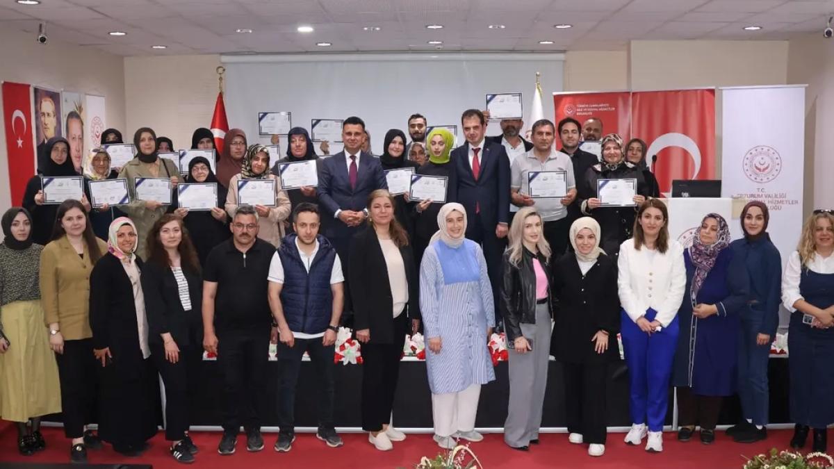 Erzurum’da “Benim Köklü Ailem” projesinde sertifika sevinci