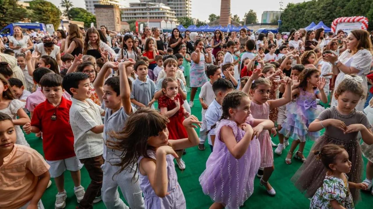 İzmir Büyükşehir’den çocuklara yıl sonu şenliği
