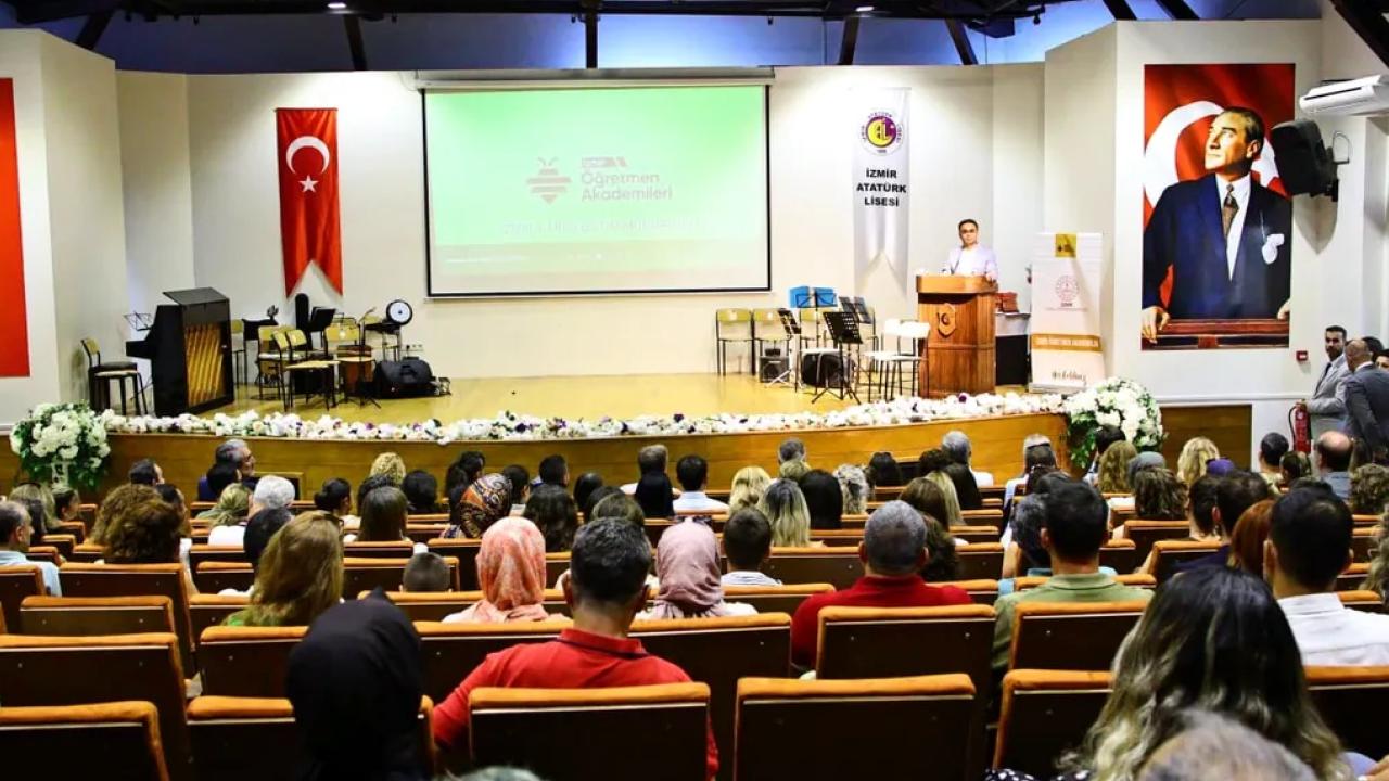 İzmir Öğretmen Akademileri kapanış programı gerçekleştirildi
