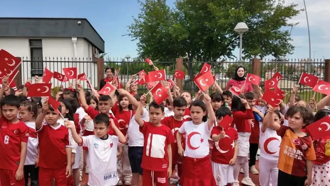 Kayseri Büyükşehir Çocuk Kütüphanesi miniklerinden Milli Takım’a destek