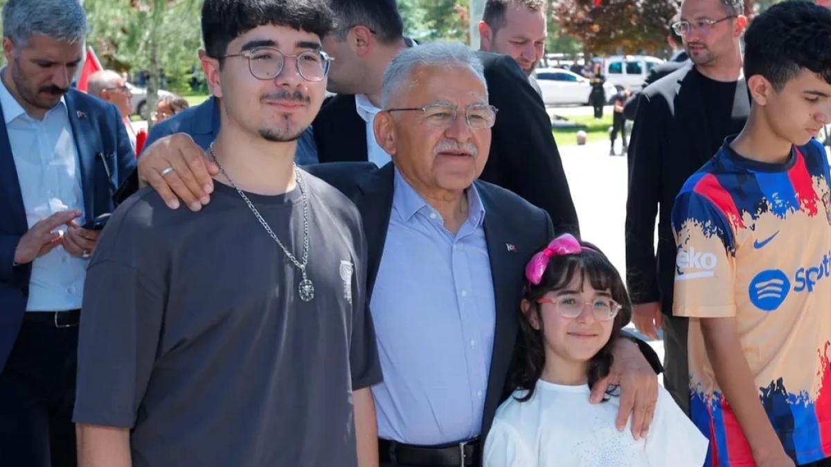 Kayseri Büyükşehir Konservatuvarı’nda mezuniyet sevinci