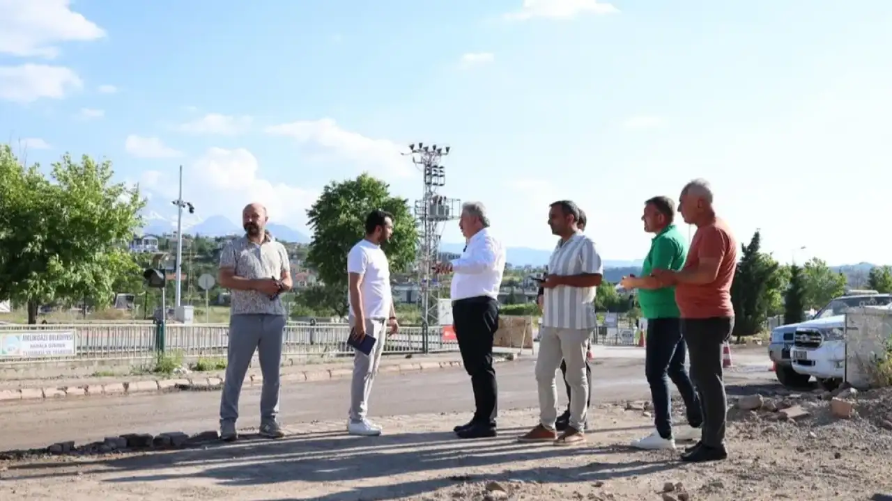 Kayseri Melikgazi’den 4 mahalleye asfalt atağı