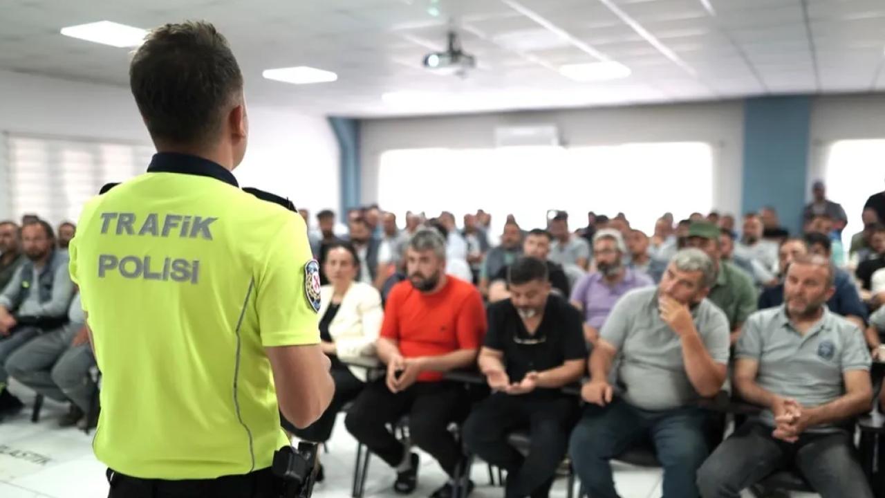 Kayseri Melikgazi’den saha çalışanlarına trafik eğitimi