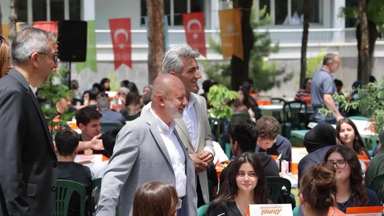 Koca Burger’in son adresi Sümer Fen Lisesi