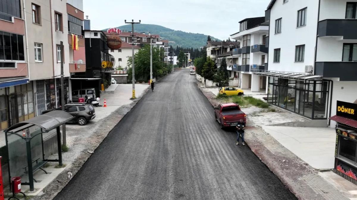 Kocaeli Büyükşehir’den Gölcük’te asfalt yenileme