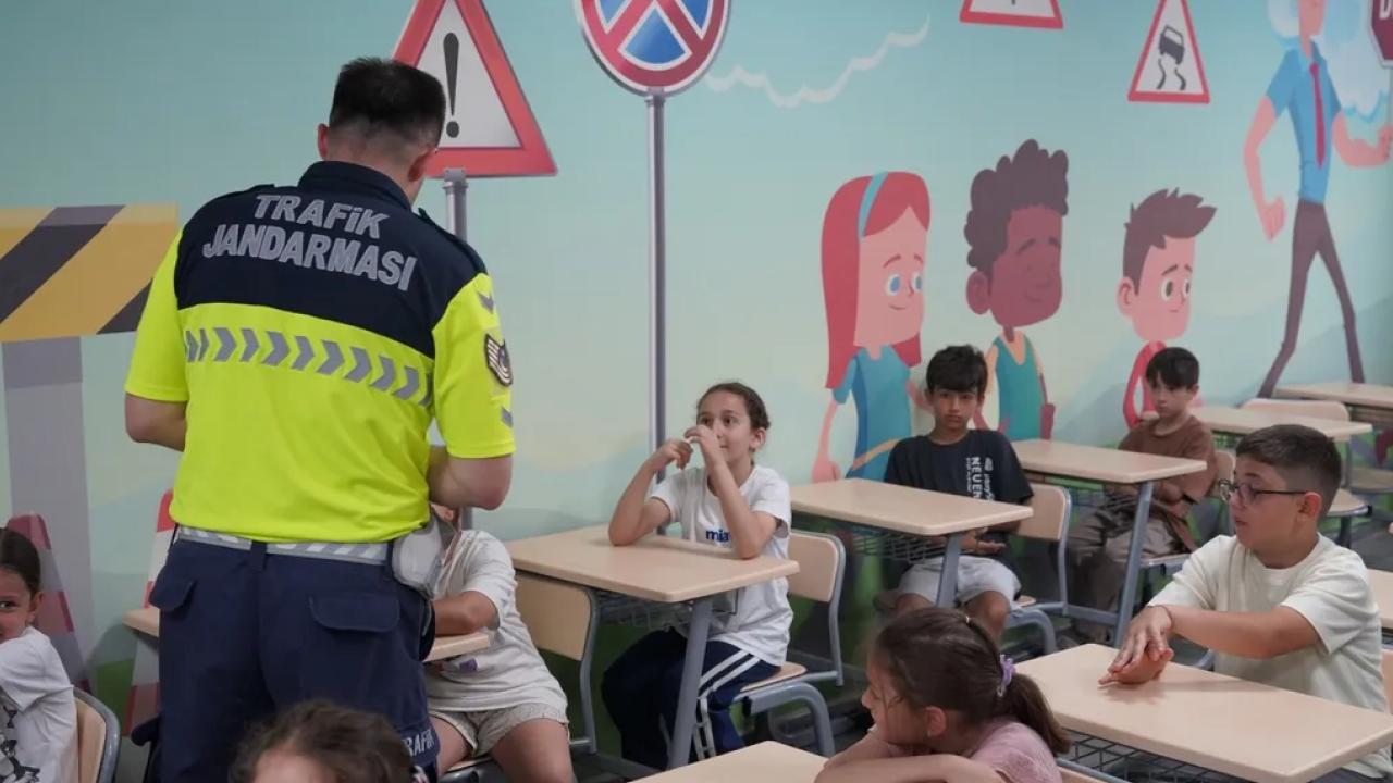 Kocaeli’de binlerce öğrenci kuralları Büyükşehir’le öğrendi