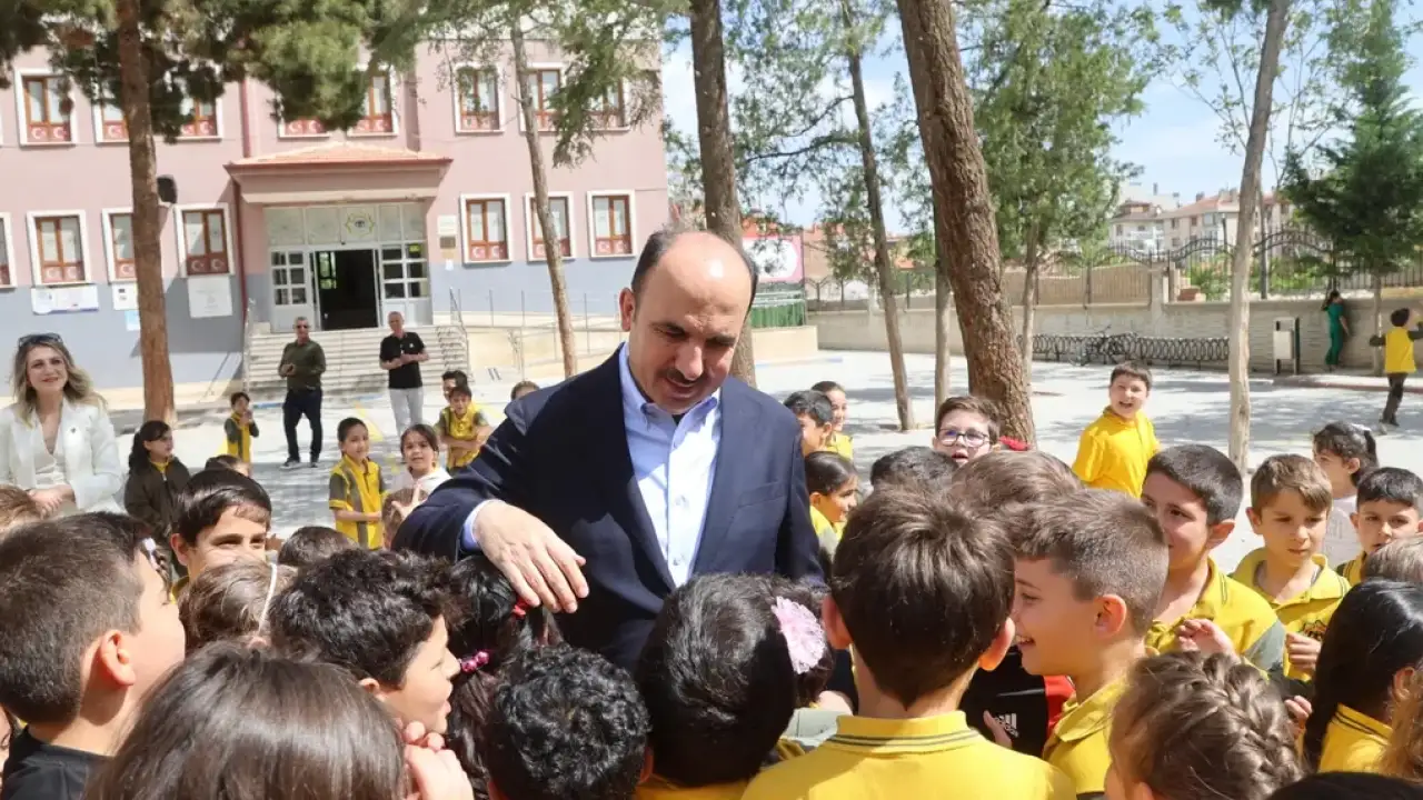 Konya’da Başkan Altay karne sevincine ortak oldu