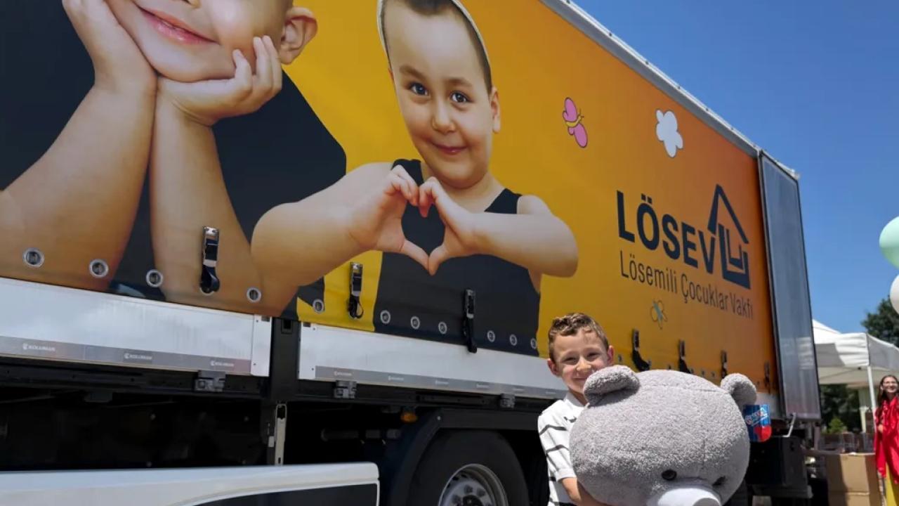 LÖSEV’in ‘İyilik Tırı’ Marmaralı ailelerle buluştu