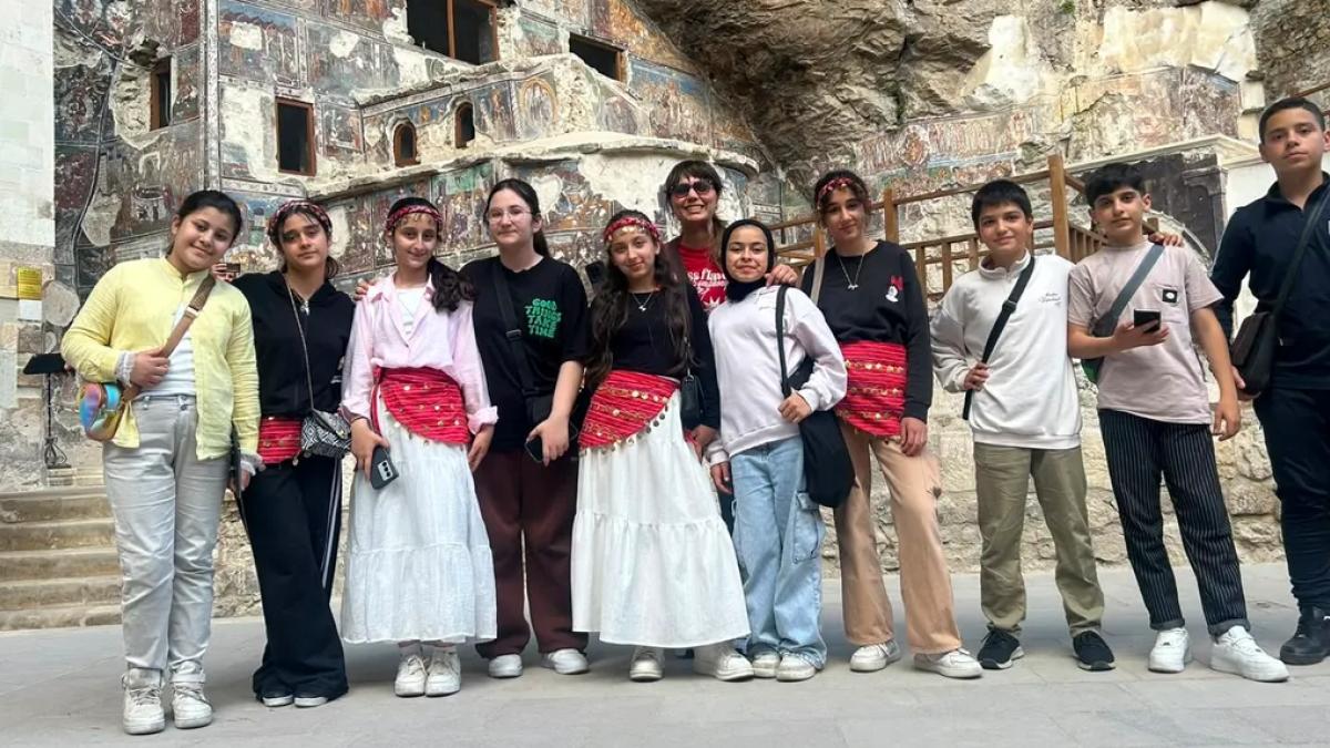 Mardin’den Karadeniz’e sanat köprüsü: Yeşilli YBO Korosu tarih yazdı!