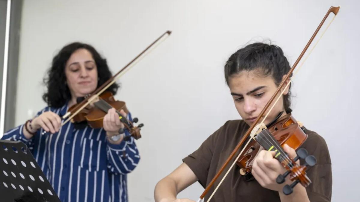 Mersin’de müzik kursları vatandaşların ruhuna dokunuyor