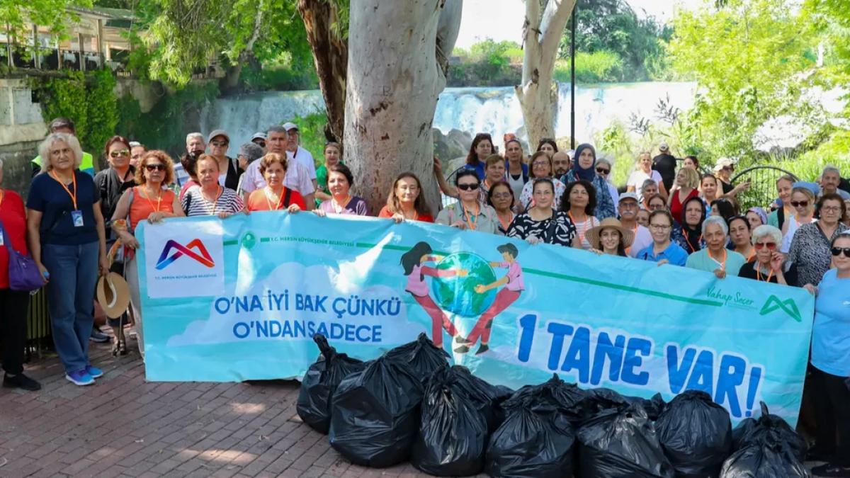 Mersin’de vatandaşlar çevre temizliği yaptı