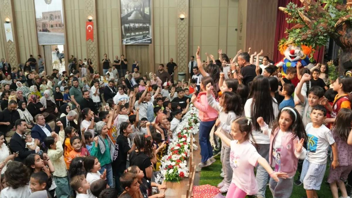 Midyat Belediyesi’nden “masal ağacı etkinliği”