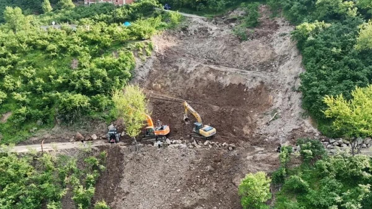 Ordu’da heyelan temizlendi, yol yeniden açıldı