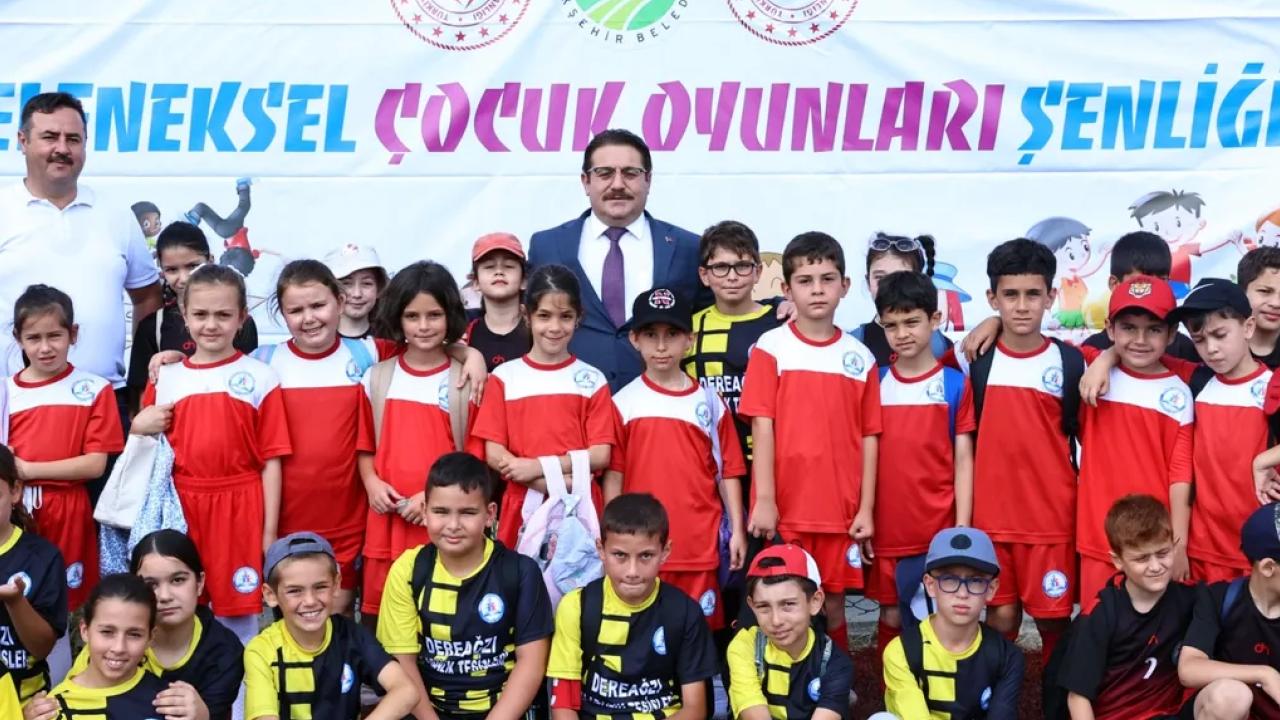 Sakarya’da Geleneksel Çocuk Oyunları Şenliği büyük ilgi gördü