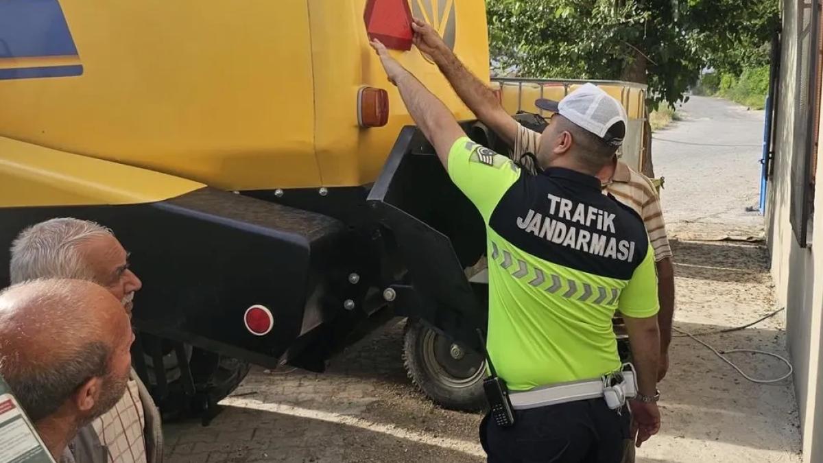 Şanlıurfa Jandarması’ndan hasat sezonunda sıkı trafik mesaisi