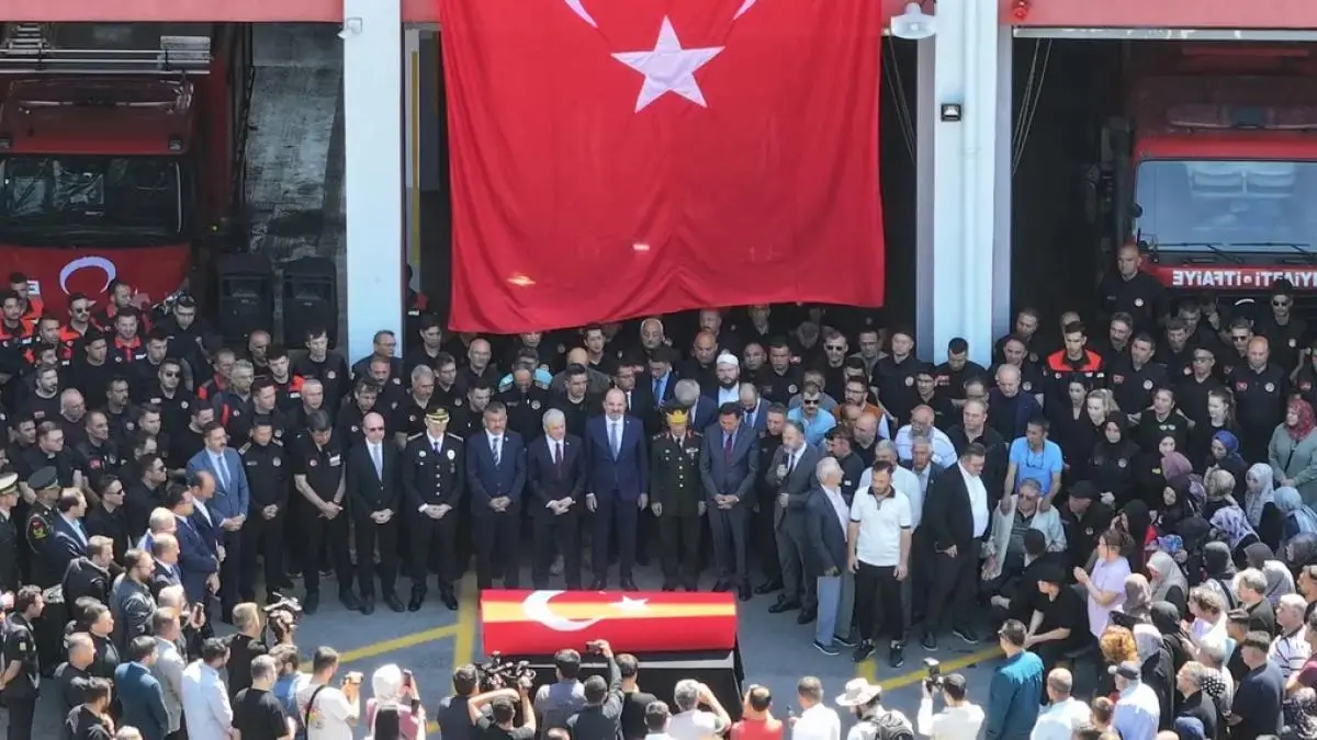 Şehit itfaiye eri Mehmet Tekeli son yolculuğuna uğurlandı