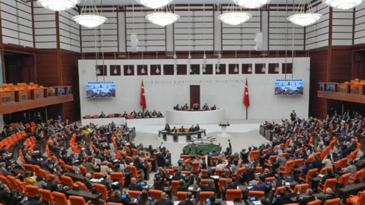 TBMM’de tartışmalı torba teklif mesaisi! Polis hakları, basın düzenlemesi ve orman alanları görüşülüyor