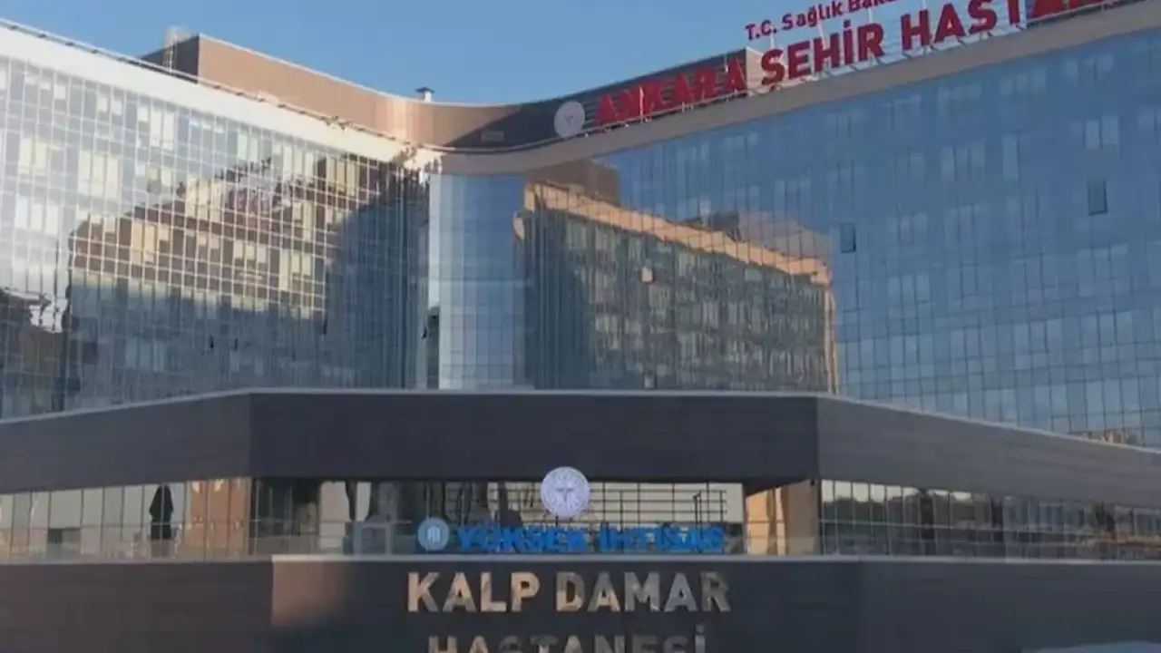 Türkiye’nin ilk yerli kalp-akciğer makinesiyle ilk ameliyat başarıyla gerçekleştirildi