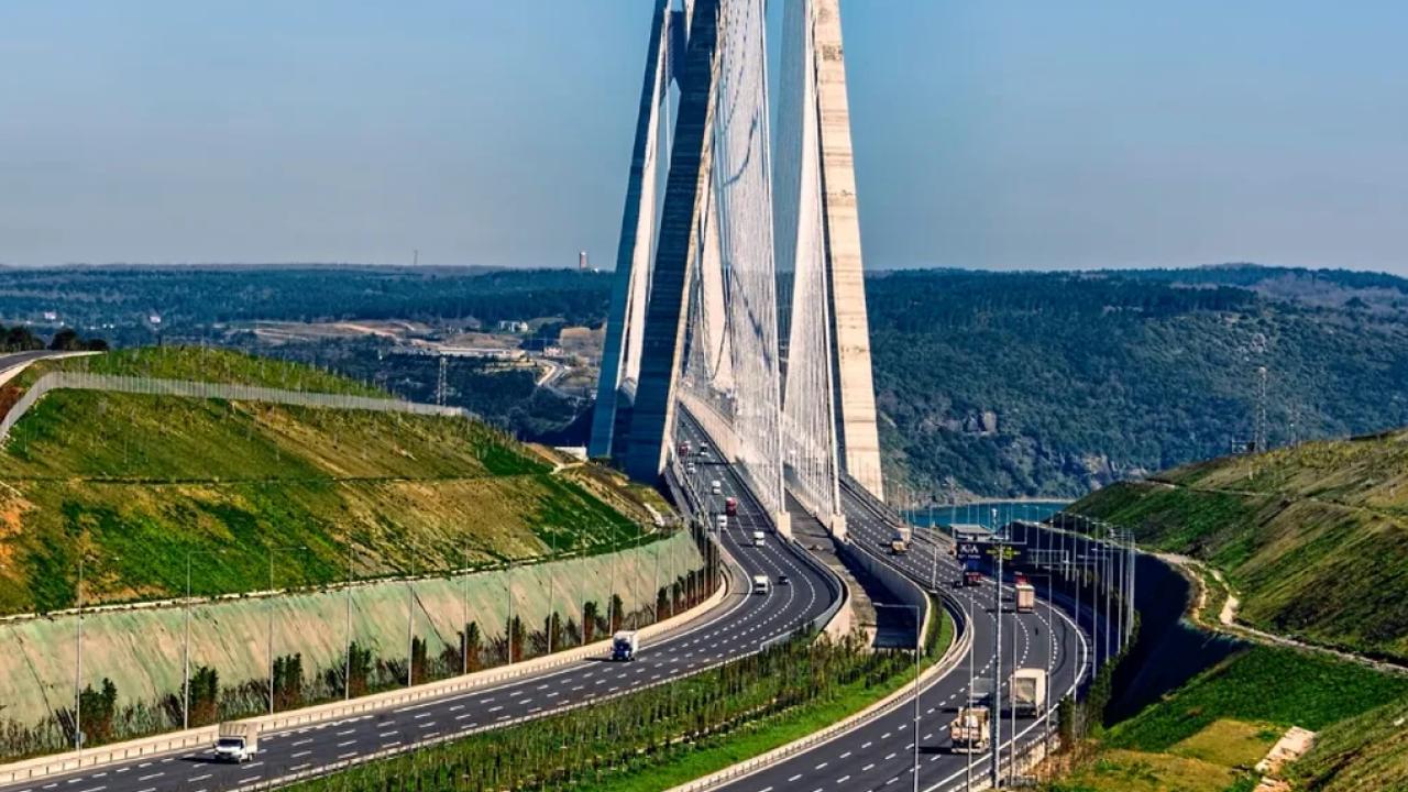 Yavuz Sultan Selim Köprüsü’nden sürücülere uyarı: Yol hipnozuna dikkat!