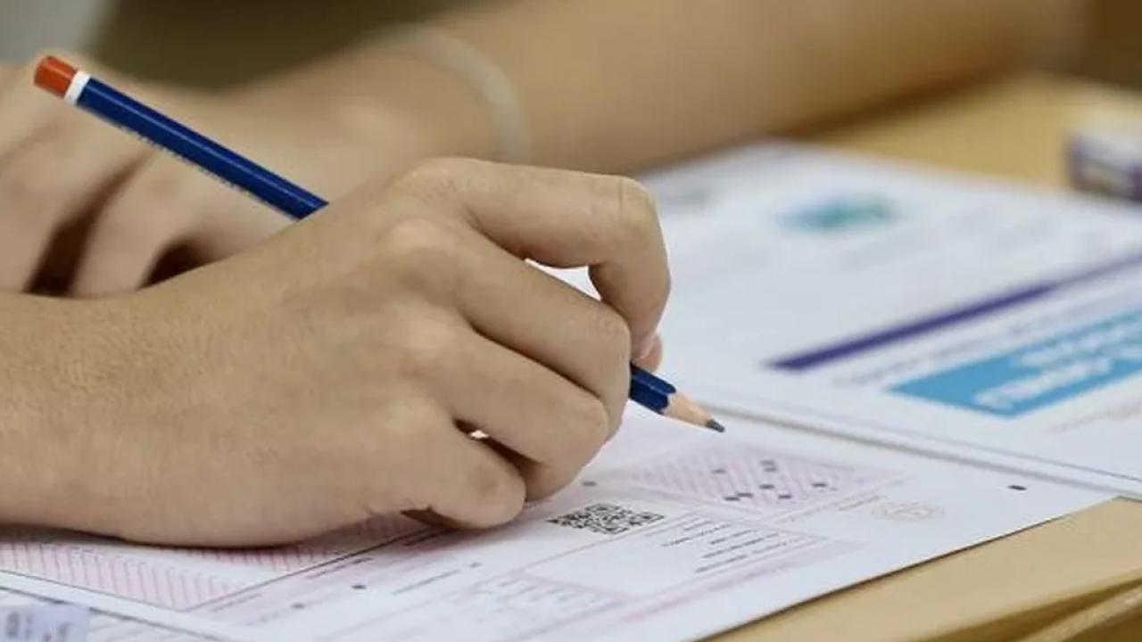 YKS’de ikinci oturum… AYT başladı, gözler öğleden sonra yapılacak YDT’de